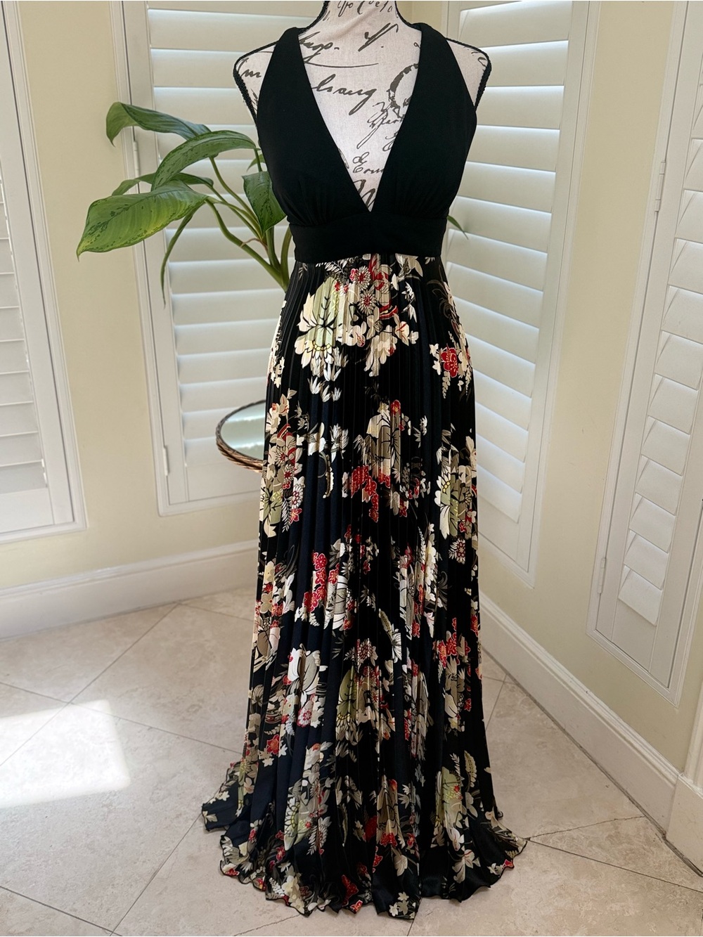 Betsy & Adam Floral Halter Formal Maxi Dress Size 4 EUC